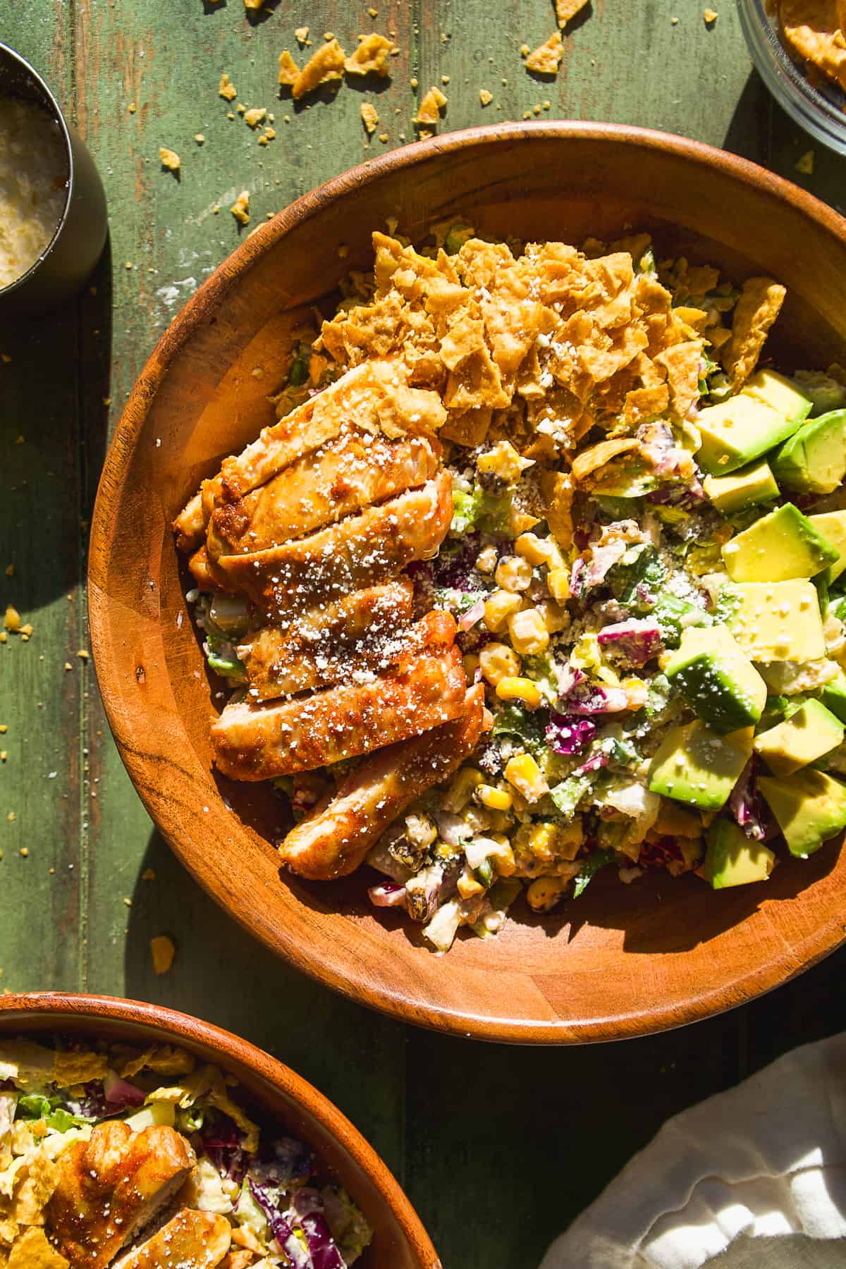 Elote salad with sliced chicken and avocados.