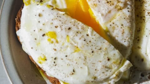 Perfect Poached Eggs - The Fit Peach