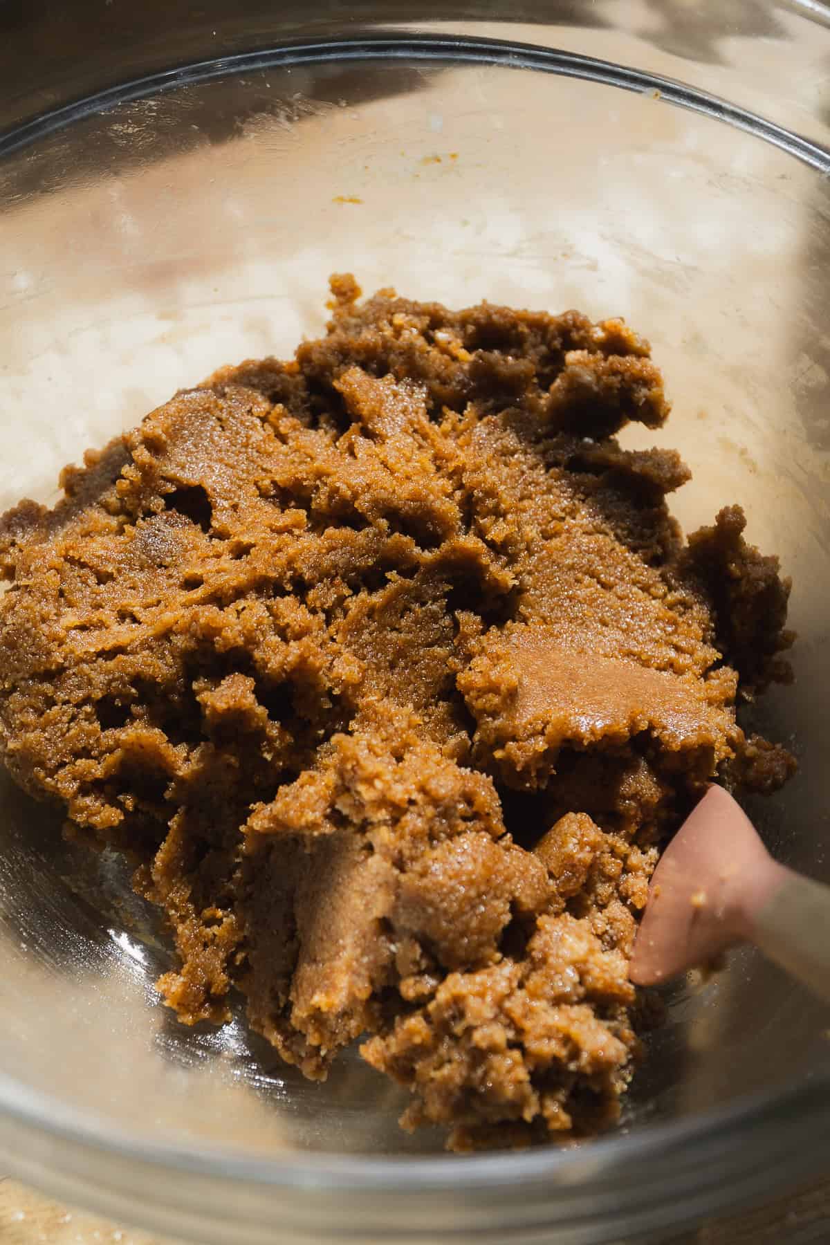 Dough for cookie dough in a glass bowl.